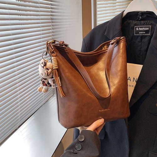 Cross-border retro fashion bucket bag for women 2024 winter new simple casual shoulder bag Korean style crossbody high-end