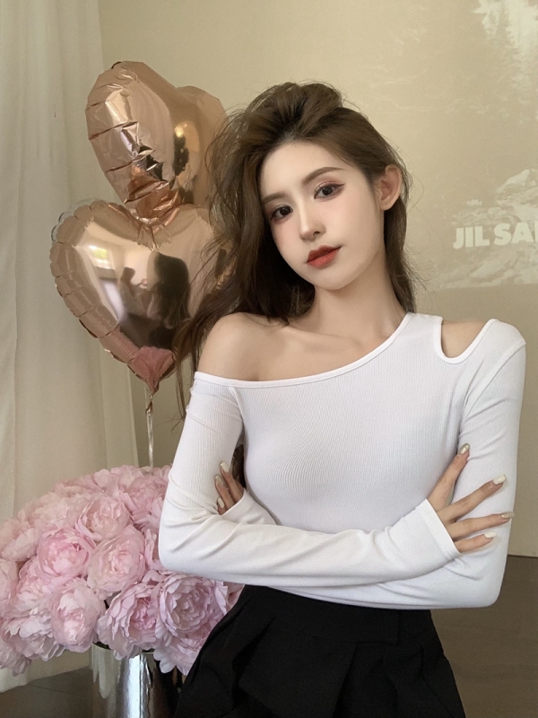 Autumn and winter Hong Kong flavor pure lust style black oblique off-shoulder long-sleeved knitted T-shirt ins slim short inner layering shirt