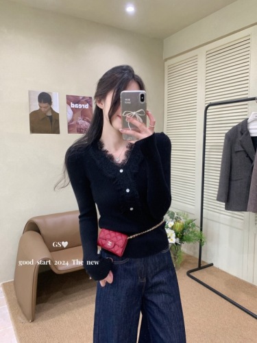 Autumn 2024 Korean new style French style eyelash lace collar stitching long-sleeved sweater base layer