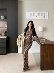 Korean style floral v-neck niche chic waist slimming inner striped long skirt with elegant design