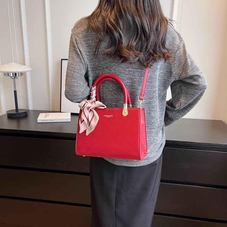 High-end red bridal bag women's wedding bag 2024 new large capacity portable middle-aged mother bag single shoulder crossbody