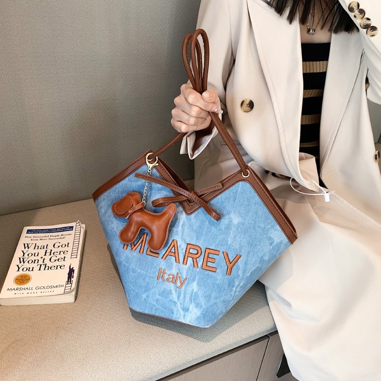 Korean style shoulder shopping bag, commuter tote bag, new style, stylish handbag for women, niche denim bucket bag trend
