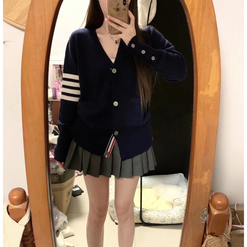 Early autumn wear small fragrance suit for women 2024 new autumn with a complete set of knitted sweater pleated skirt two-piece set