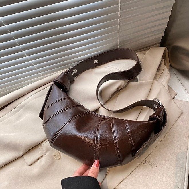 Niche design, high-end feel, commuting to work and going out, casual dumpling bag, this year's popular croissant bag, horn crossbody bag