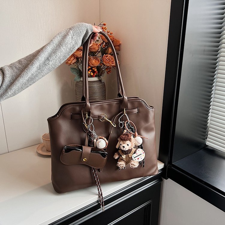 [High quality version] MIU shell bag, catwalk model, genuine leather shoulder armpit bag, retro fashion commuter bag