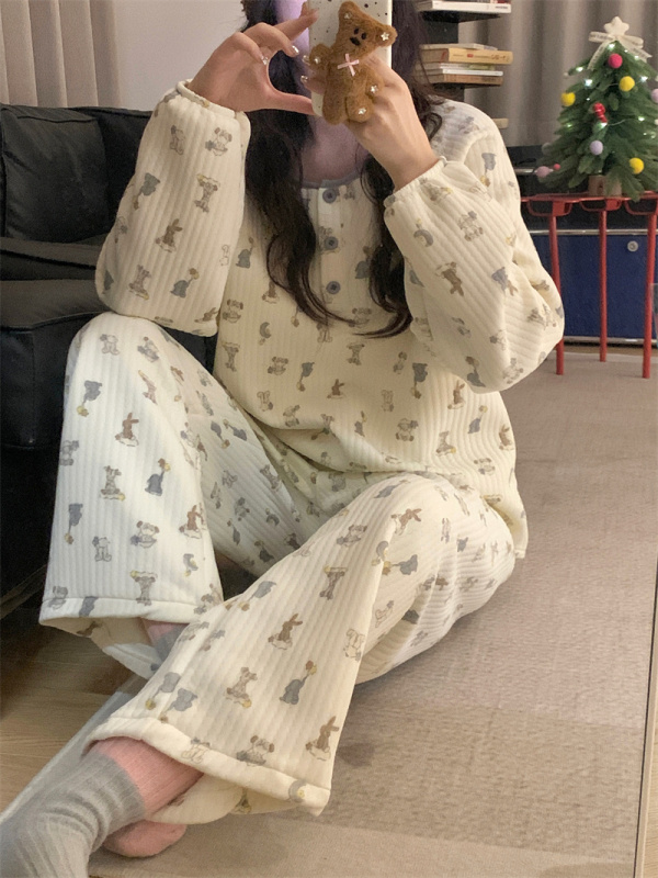 Cute round neck winter quilted home wear pajamas set