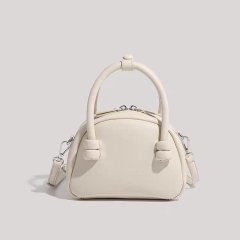 Design bag 2024 new shell-shaped handbag for women, niche simple shoulder bag, fashionable and versatile crossbody bag