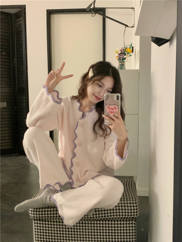 Simple contrasting lines, compact age-reducing warm home wear pajamas set