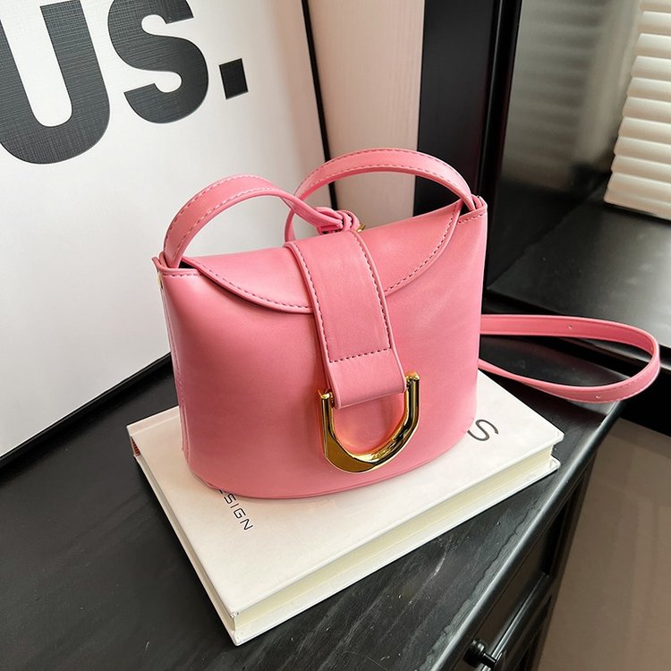 2024 new fashion metal horseshoe buckle French fries bag mini bucket bag solid color trendy fashion precious texture bag