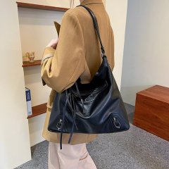 Factory direct sales large-capacity tote bag niche design new women's motorcycle bag commuter shoulder crossbody large bag