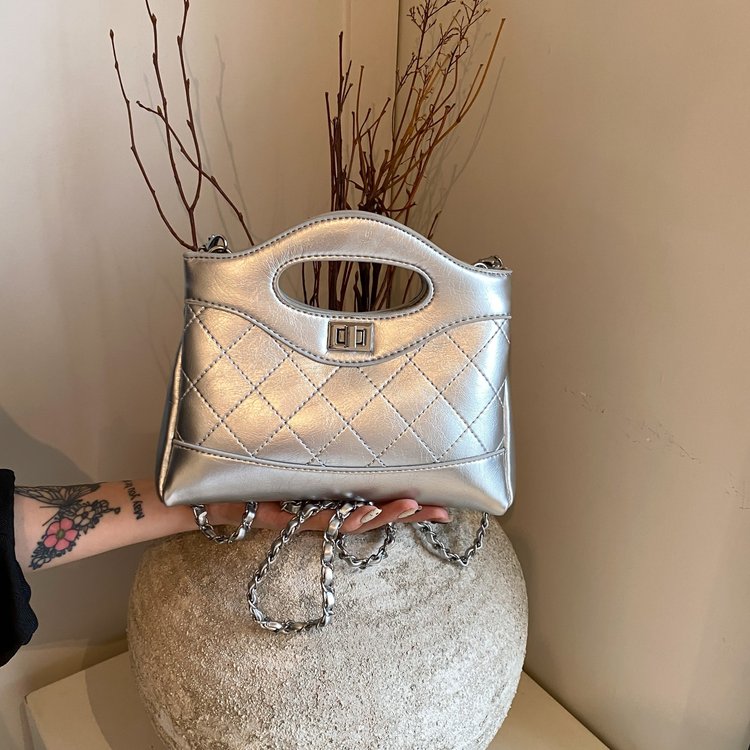 2024 autumn and winter new style diamond style small fragrant style chain lock small gold ball niche design versatile portable shoulder bag