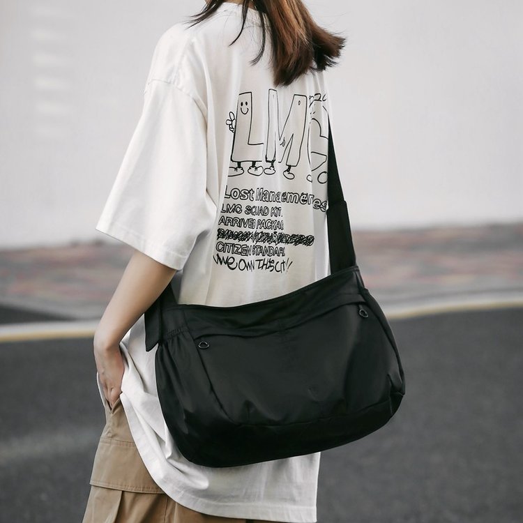 High-end nylon dumpling bag for men and women, cross-body bag, simple sports style, large-capacity casual shoulder tote bag