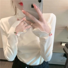 Designed white turtleneck bottoming shirt for women to wear with autumn and winter long-sleeved bottoming tops for hot girls