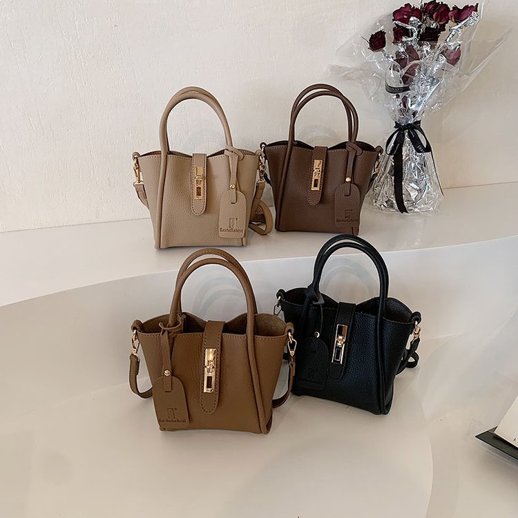 Autumn and winter trendy small handbags for women, new retro fashion, versatile trendy bucket bags, high-quality textured crossbody bags