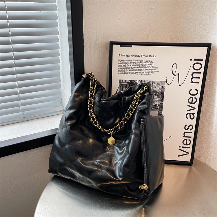 Diamond chain bag shoulder armpit tramp bag new style 22bag garbage bag bag large capacity tote bag for women