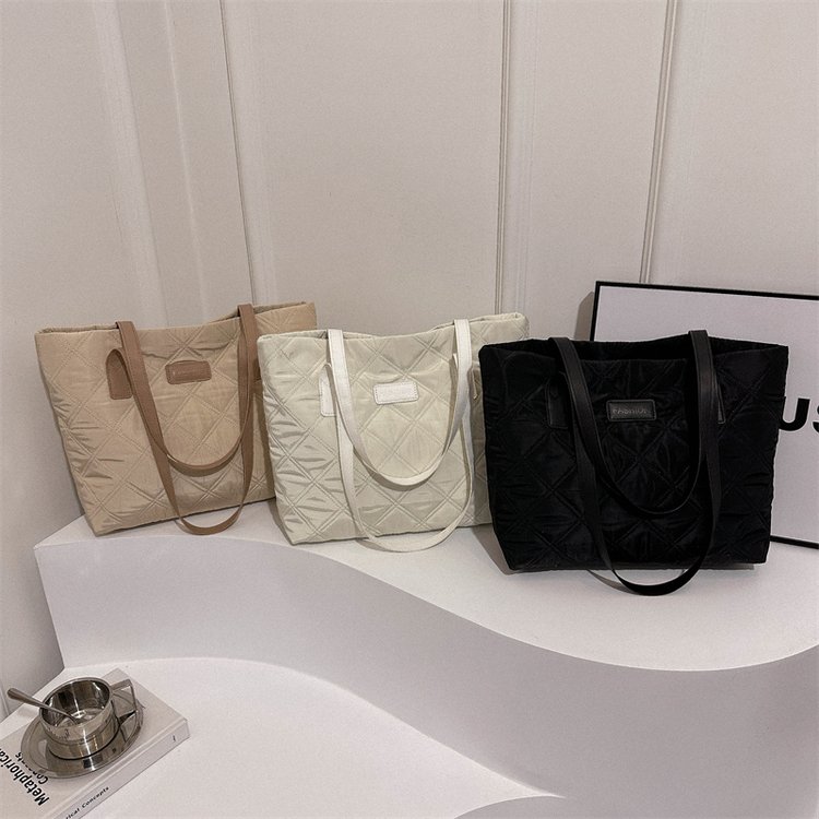 Soft waxy cloth bag for female students attending classes, shoulder bag, large-capacity commuter handbag, new nylon cloth tote bag
