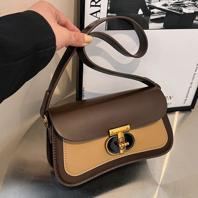 Retro contrasting color personalized lock shoulder bag 2024 autumn new style fashionable simple literary crossbody small square bag
