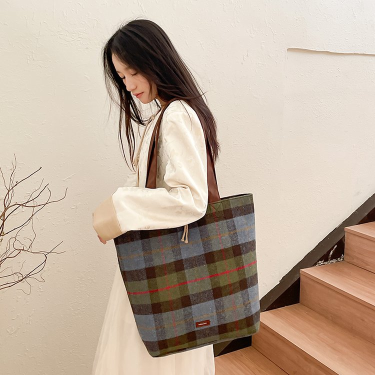 Autumn and winter retro woolen plaid bag women's Japanese large-capacity student backpack versatile fashion plaid tote bag