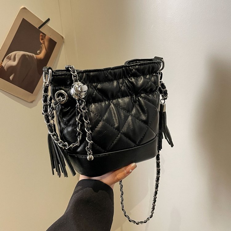 Xiaoxiangfeng bag women's new winter high-end fashion rhombus chain bucket bag niche shoulder bag