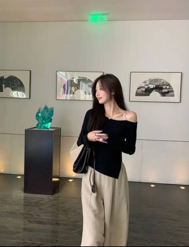 Autumn date in autumn, autumn off-shoulder irregular design slim fit top