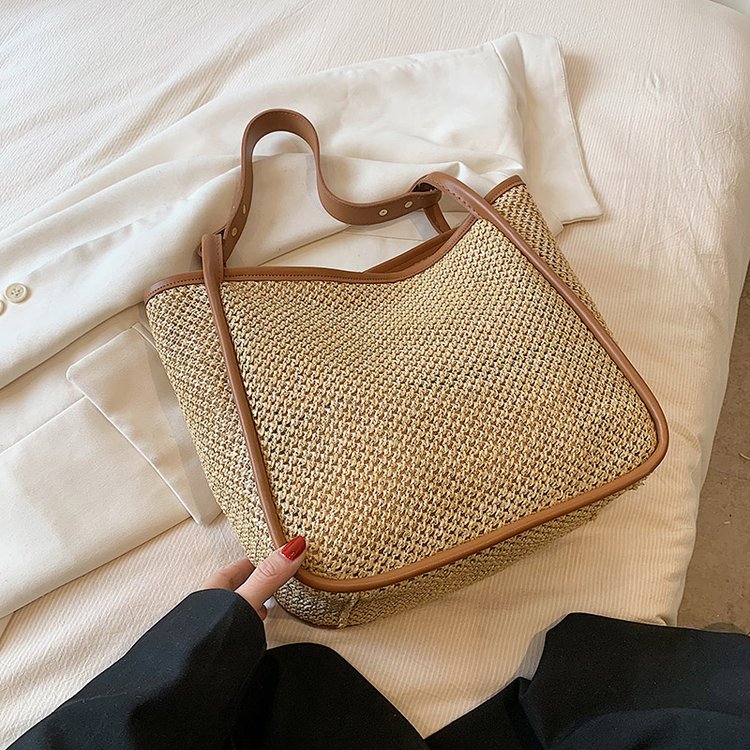 This year's popular large-capacity straw bag women's new fashion commuter shoulder bag summer woven bucket bag