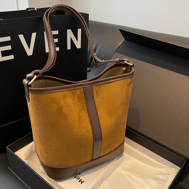 Autumn handbags, high-end armpit bags, new large-capacity frosted bucket bags, fashionable shoulder bags