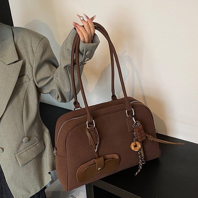 Bag niche design portable commuter bag women's bag 2024 new suede bowling bag large capacity shoulder bag