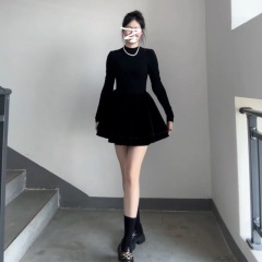 Hot girl's French pure lust daughter's high-neck black knitted dress with waist-cinching puffy princess skirt