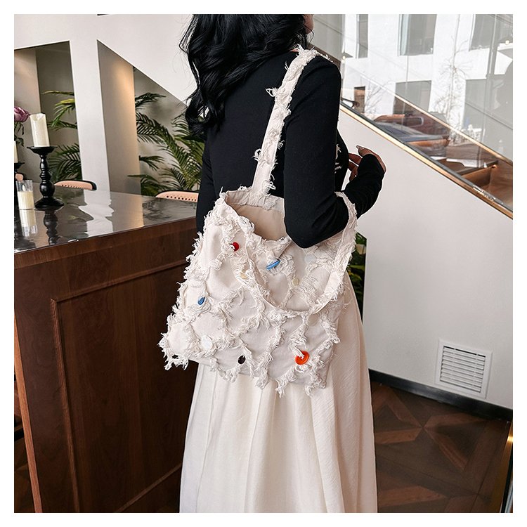 Niche design tassel shoulder bag women's new retro versatile bag forest simple casual handbag