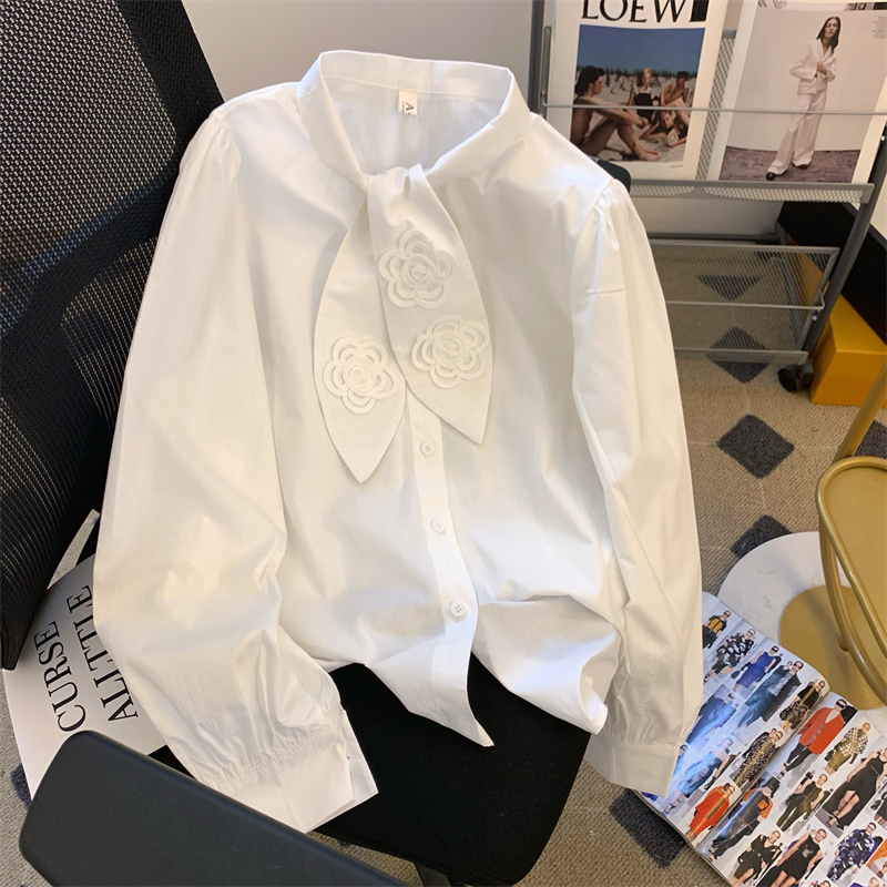 2024 French tops, unique, unique and beautiful, heavy-duty shirts, white three-dimensional flower shirts for women