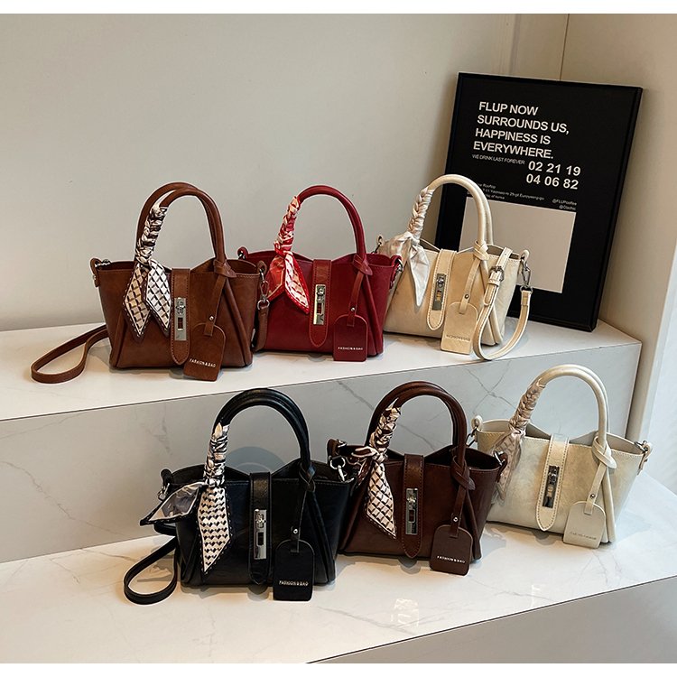 This year's popular small bag for women is the new Korean version of the retro niche portable vegetable basket bucket bag crossbody bag