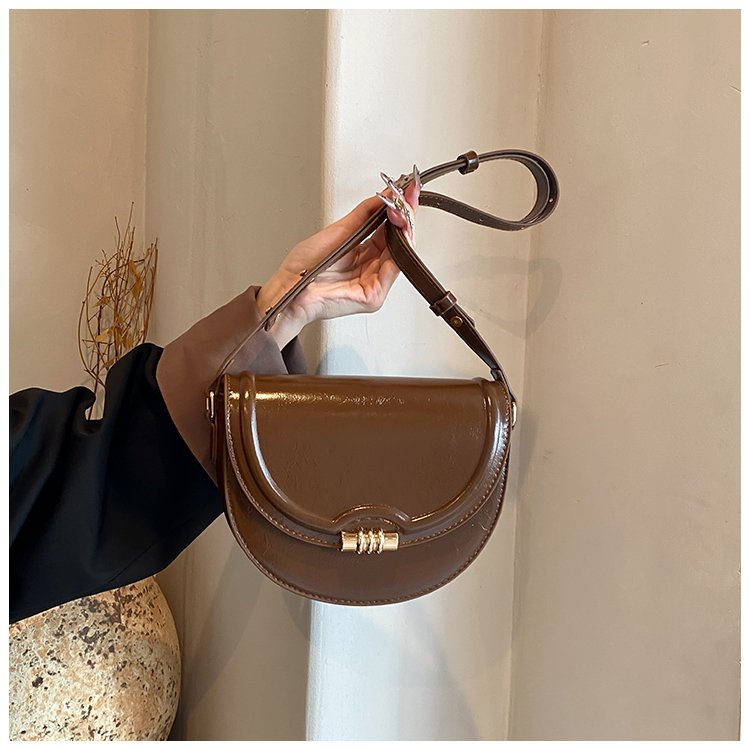 Niche texture armpit bag women's bag 2024 new simple retro saddle bag versatile shoulder crossbody bag