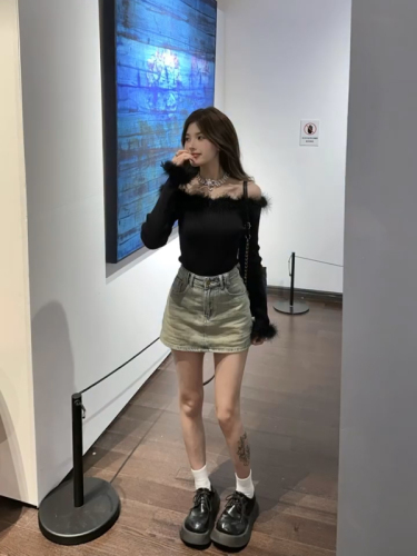 One-shoulder design knitted furry inner layering shirt