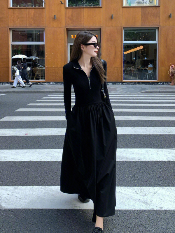 Hepburn style black long-sleeved knitted dress for women in autumn and winter with coat and bottoming skirt