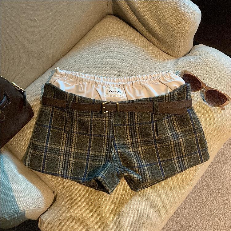 Autumn and winter retro spliced ​​plaid woolen shorts