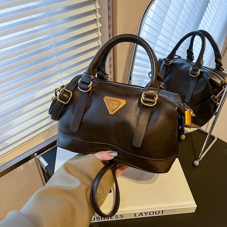 2024 new niche retro style fashionable simple texture handheld small bag PU leather solid color versatile crossbody women's bag
