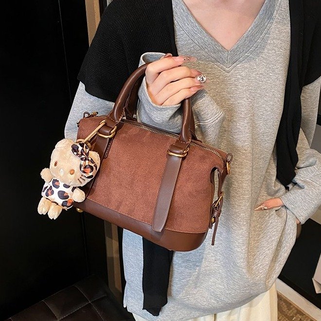 Simple portable bowling bag for women 2024 frosted ins niche stitching shoulder bag high-end niche crossbody bag