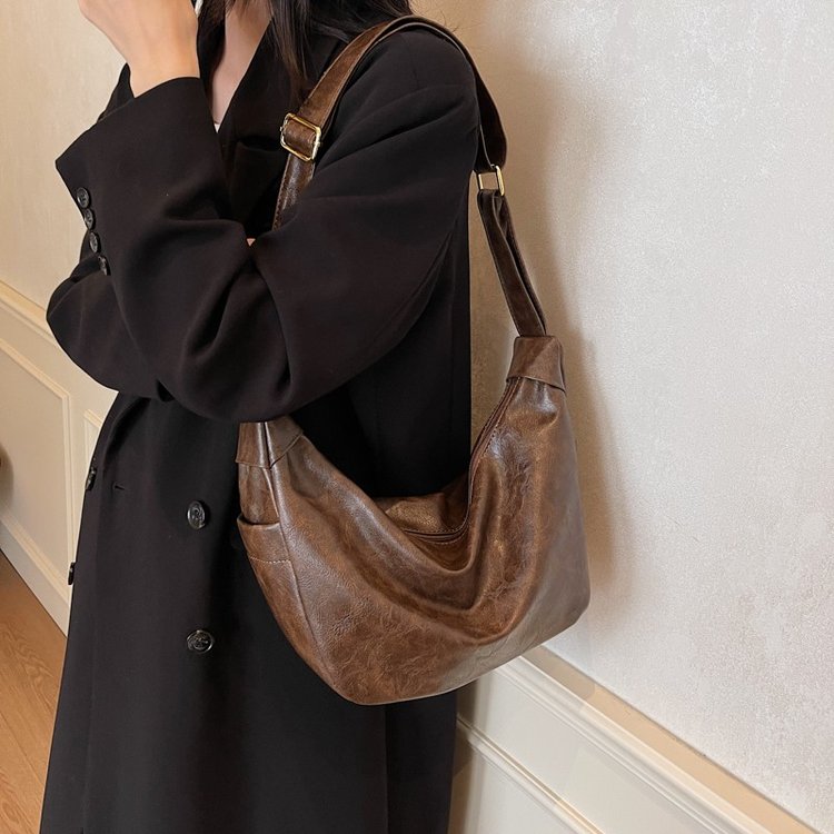 Wholesale retro texture large capacity bag for women 2024 new fashion soft surface dumpling bag versatile casual crossbody bag