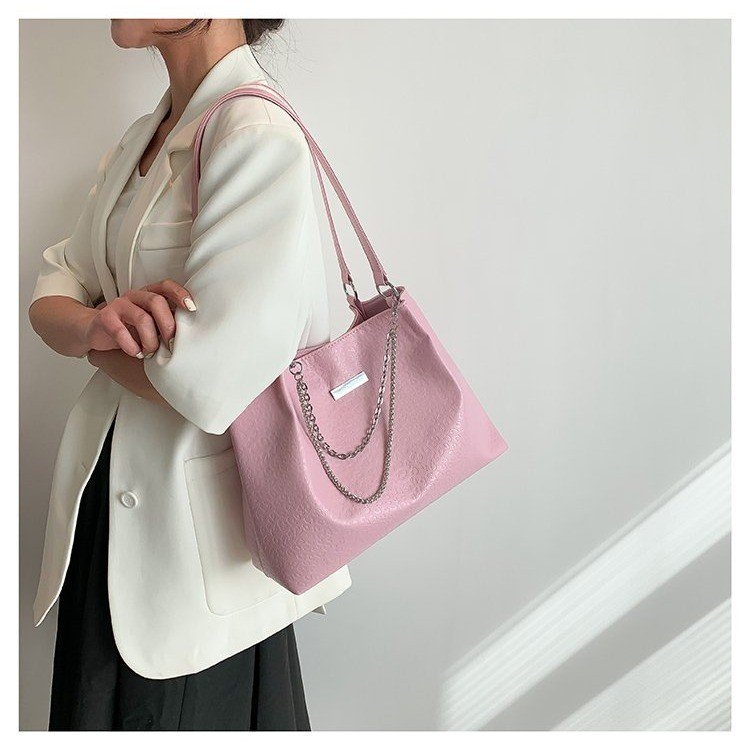 Original chain tote bag for women niche large capacity shoulder bag pink class commuting large bag portable