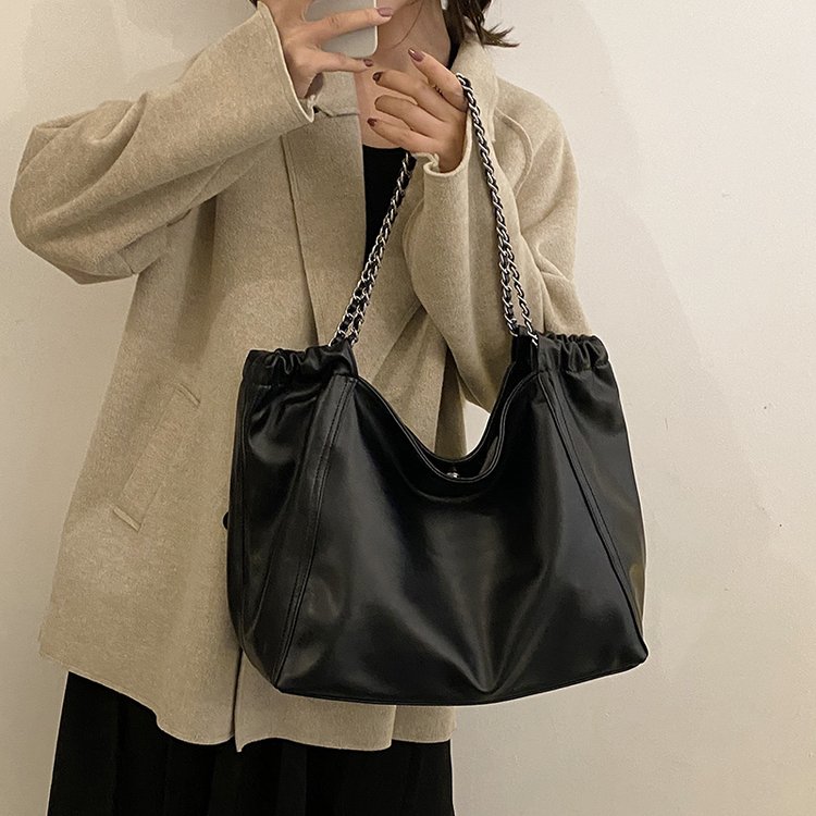 Korean fashion large-capacity bag women's new simple tote bag chain shoulder armpit bag one piece drop shipping