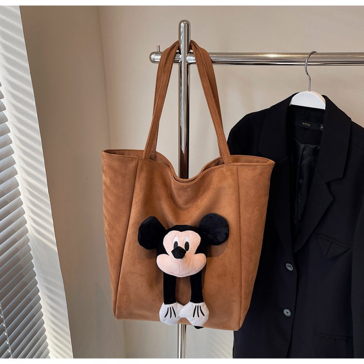 Fashionable and Casual Large Capacity Bucket Bag for Women 2024 Autumn and Winter New Cute and Versatile Class Commuting Shoulder Underarm Bag