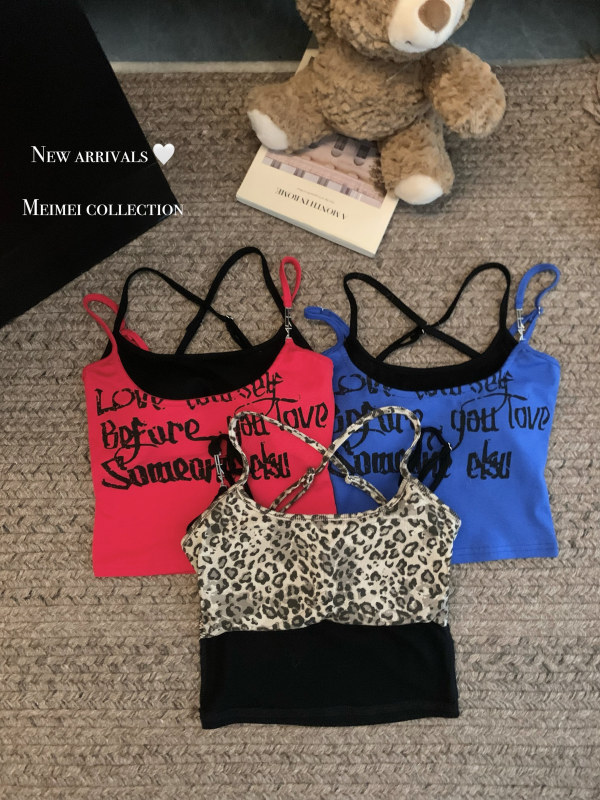 Fashion clothes are all real photos and real prices~Fake two-piece color matching camisole