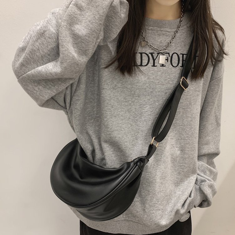 New dumpling bag, autumn style women's crossbody bag, fashionable and versatile for girls, high-end, niche, large capacity