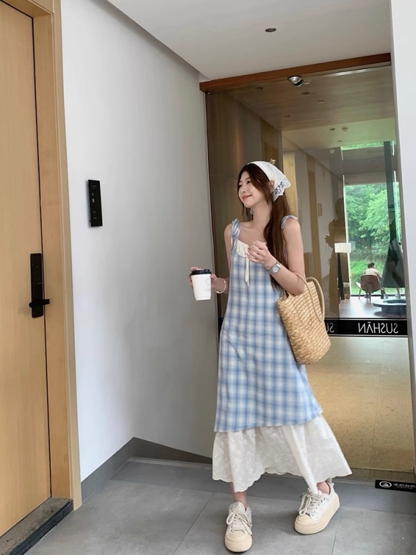 Small fresh fake two-piece spliced ​​plaid suspender skirt for women, chic design, loose crotch-covering dress for summer