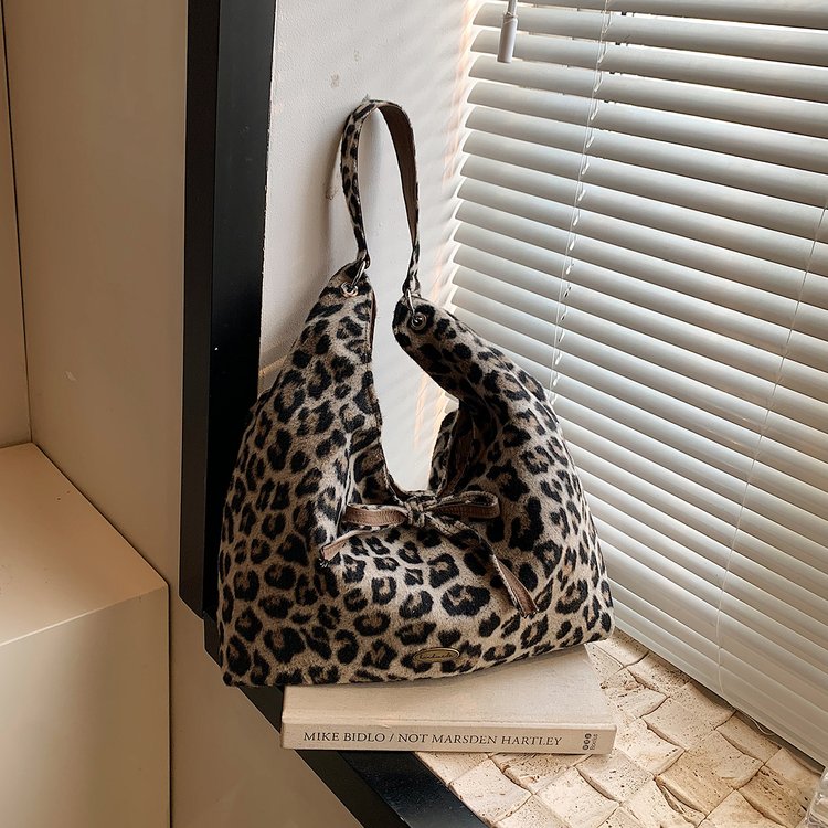Lazy style large-capacity leopard print shoulder canvas bag tote bag new Korean version ins versatile cloth bag for work and commuting