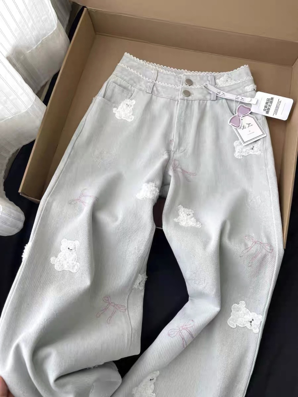 Cute bear embroidered straight jeans for sweet girls with loose slimming trousers