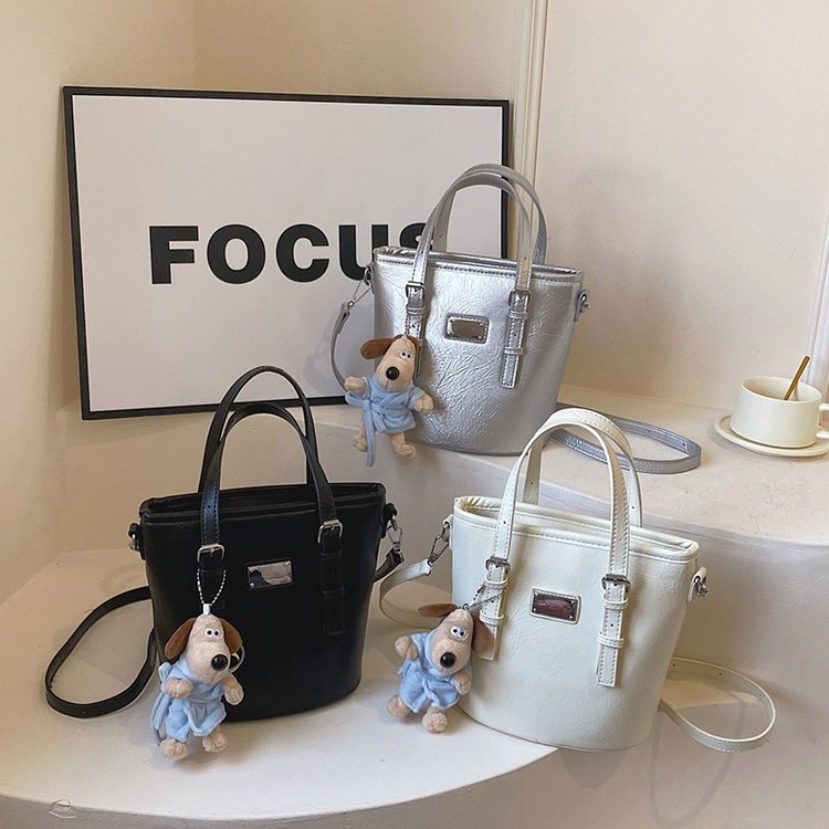 Hand-held Korean retro bucket bag for women 2024 new trendy high-end niche design hand-carried commuting bag cross-body