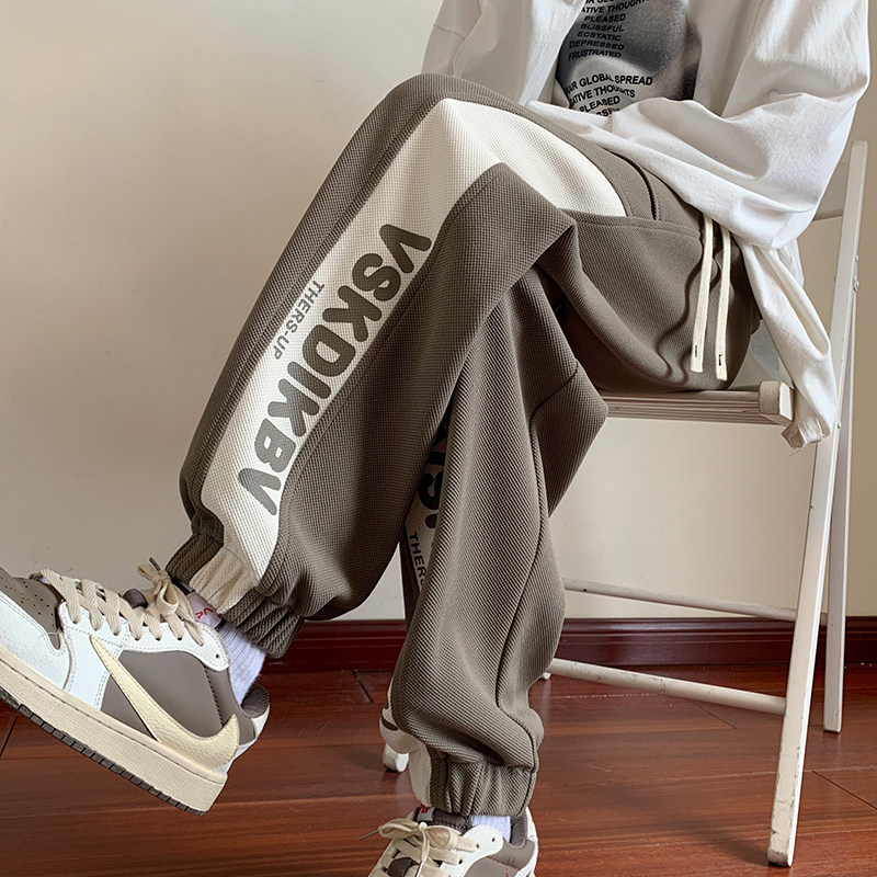 High quality legged casual pants for men with printed contrasting color trousers