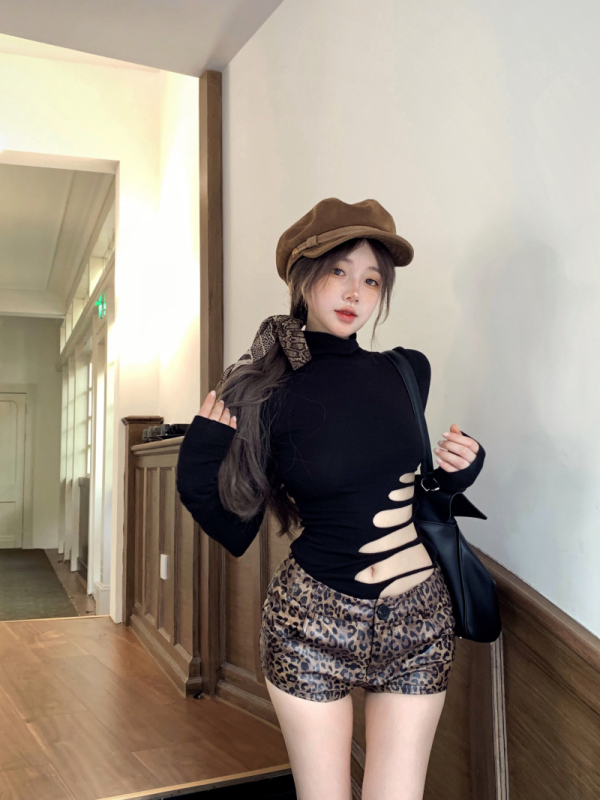 Hot girl design slimming hollow turtleneck top + leopard print sexy slimming low-waisted hot pants