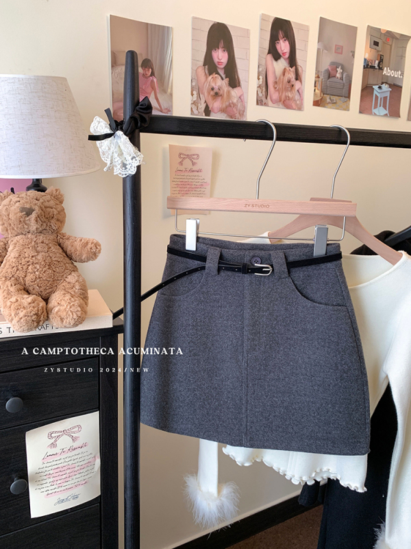 Retro woolen high-waist anti-exposure short skirt for women in autumn and winter, hip-hugging A-line temperament versatile skirt